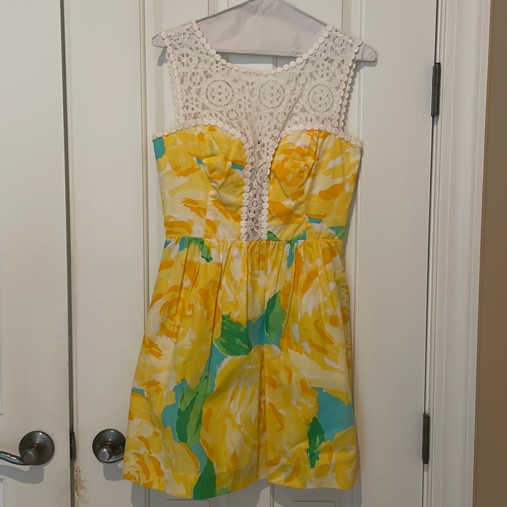 Lilly  Pulitzer summer dress with lace detail and pockets